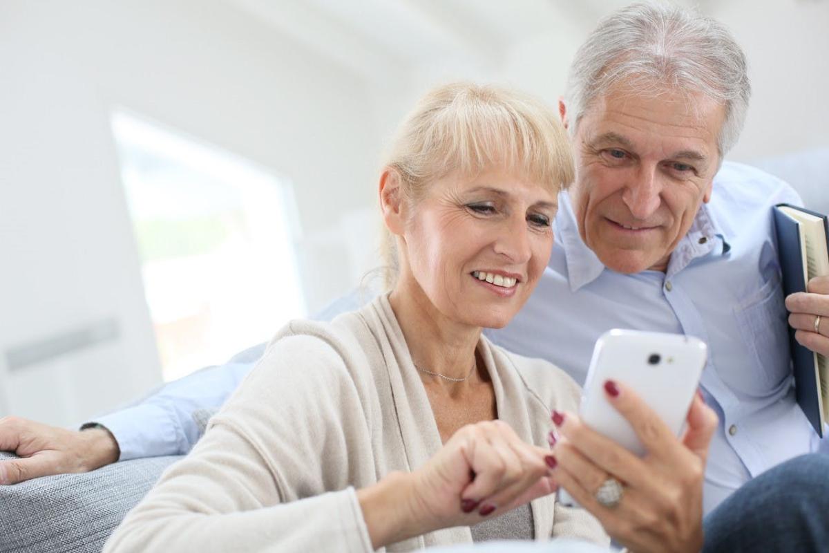 Smartphone uitbreiding - Chat GPT en AI (artificiële intelligentie) © shutterstock